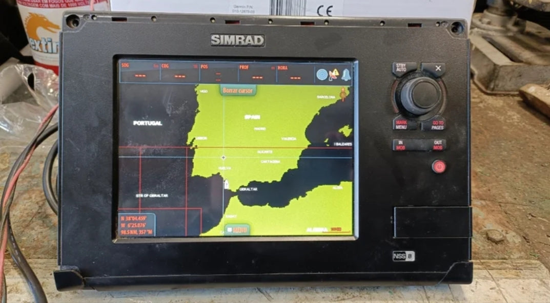 Simrad NSS8 Multifunción usado